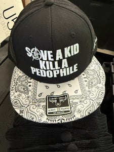 Black and white bandanna hat